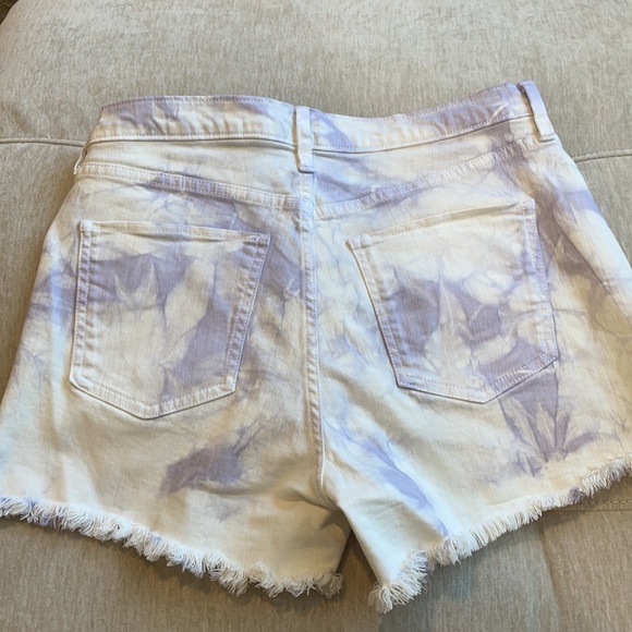 🛍3/$20🛍NWOT Tie dye cut off denim shorts - Picture 3 of 3